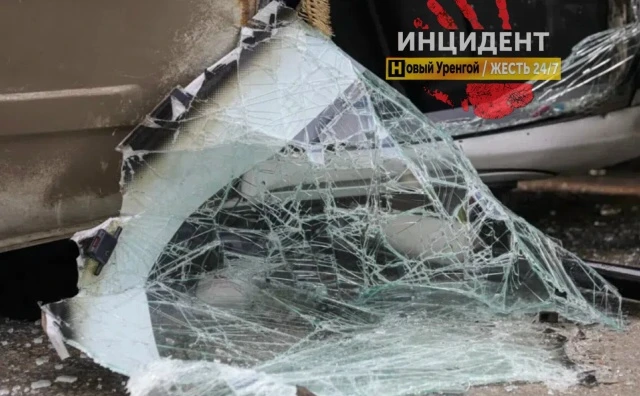 Водитель врезался в опору ЛЭП и погиб на подъезде к городу Лабытнанги
