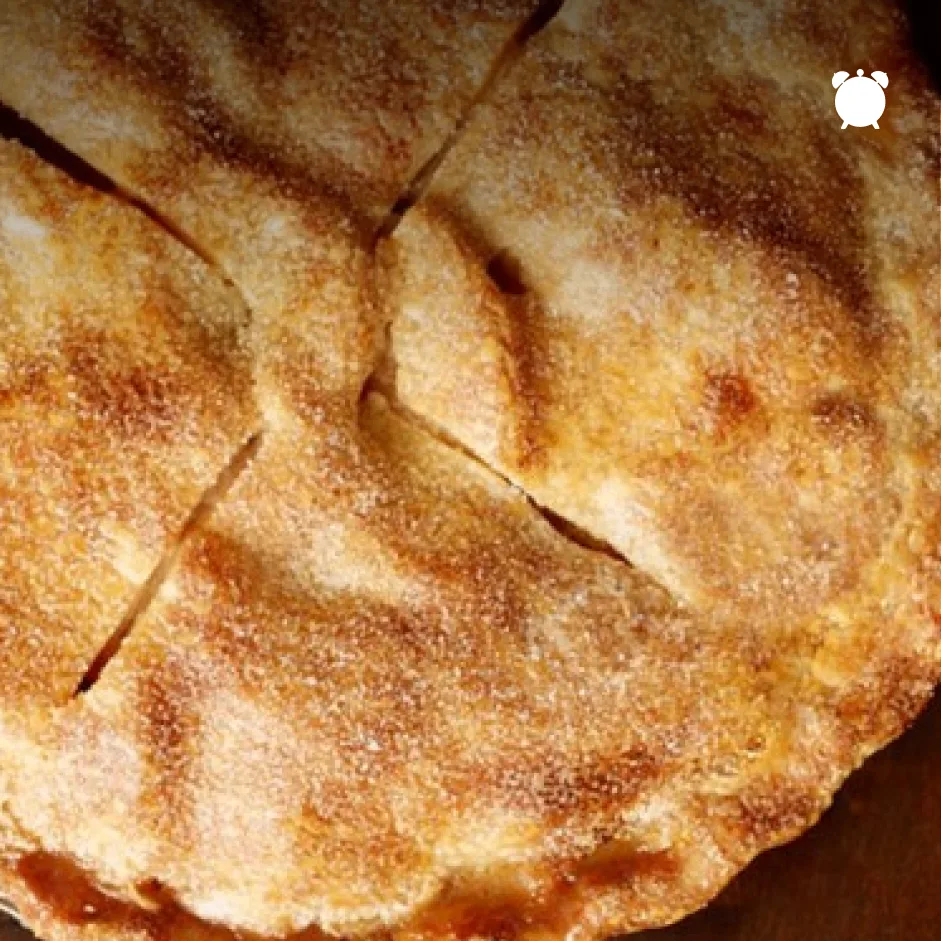 🥧 В закрытом пироге стоит сделать небольшое отверстие или пару надрезов сверху. Через ...