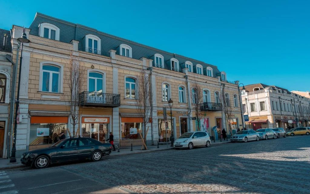 GLADIUS INN BOUTIQUE HOTEL в Тбилиси предлагает комфортное размещение с Wi-Fi и кондици...