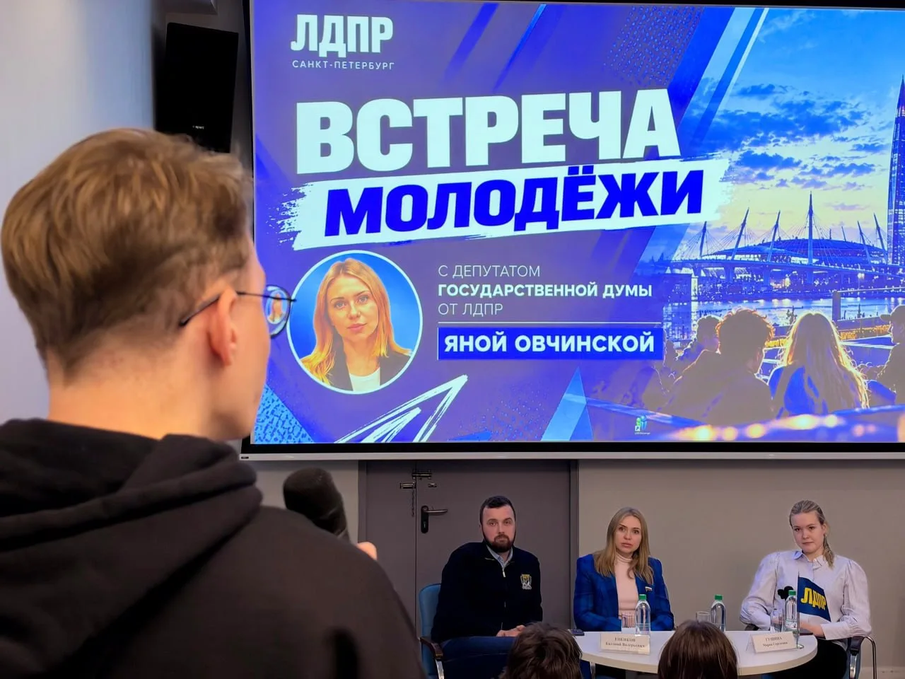 ПРО молодёжь: встреча в библиотеке на Морской