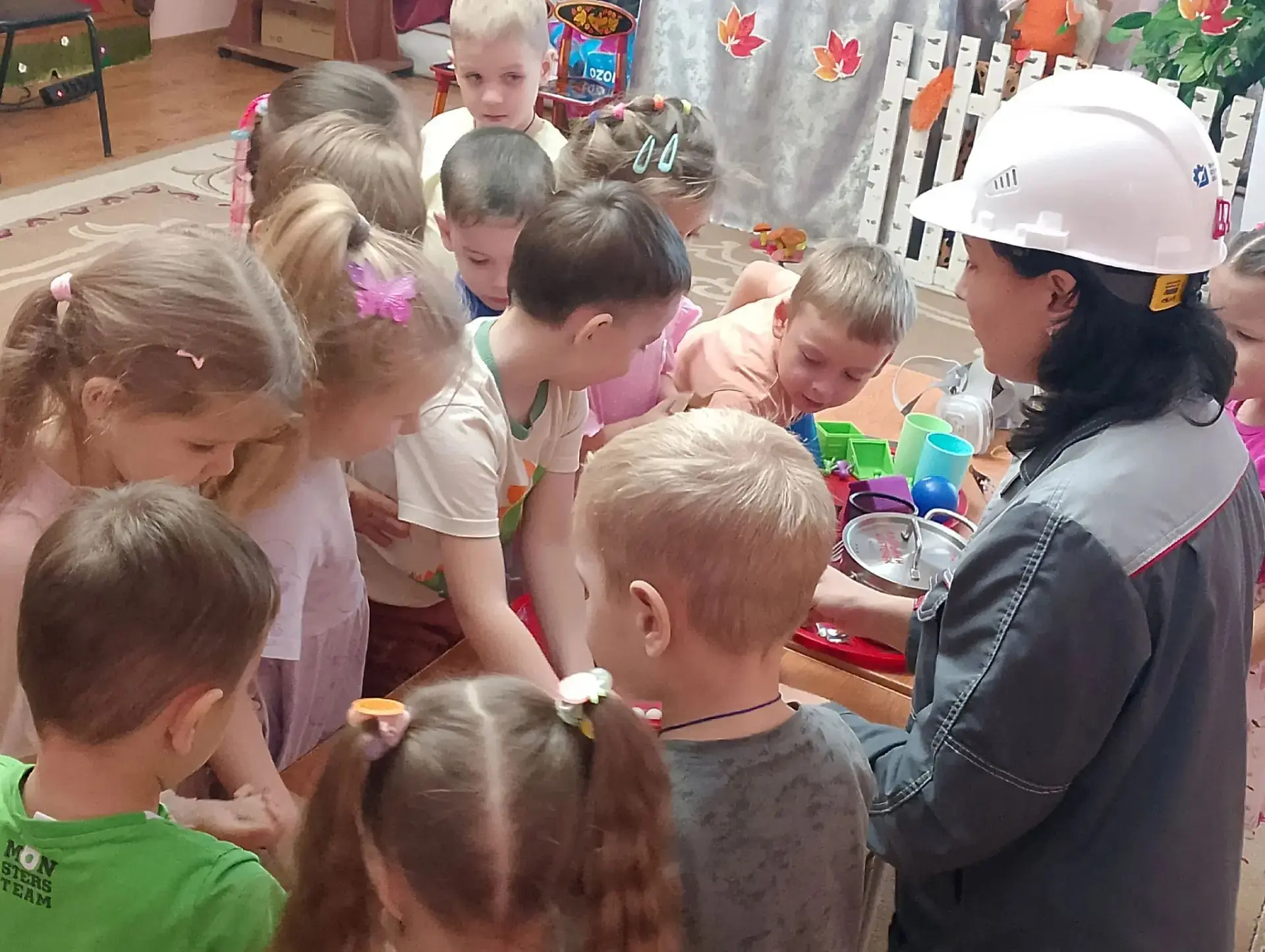 У воспитанников нашего детского сада состоялась познавательная встреча с инженером-прог...