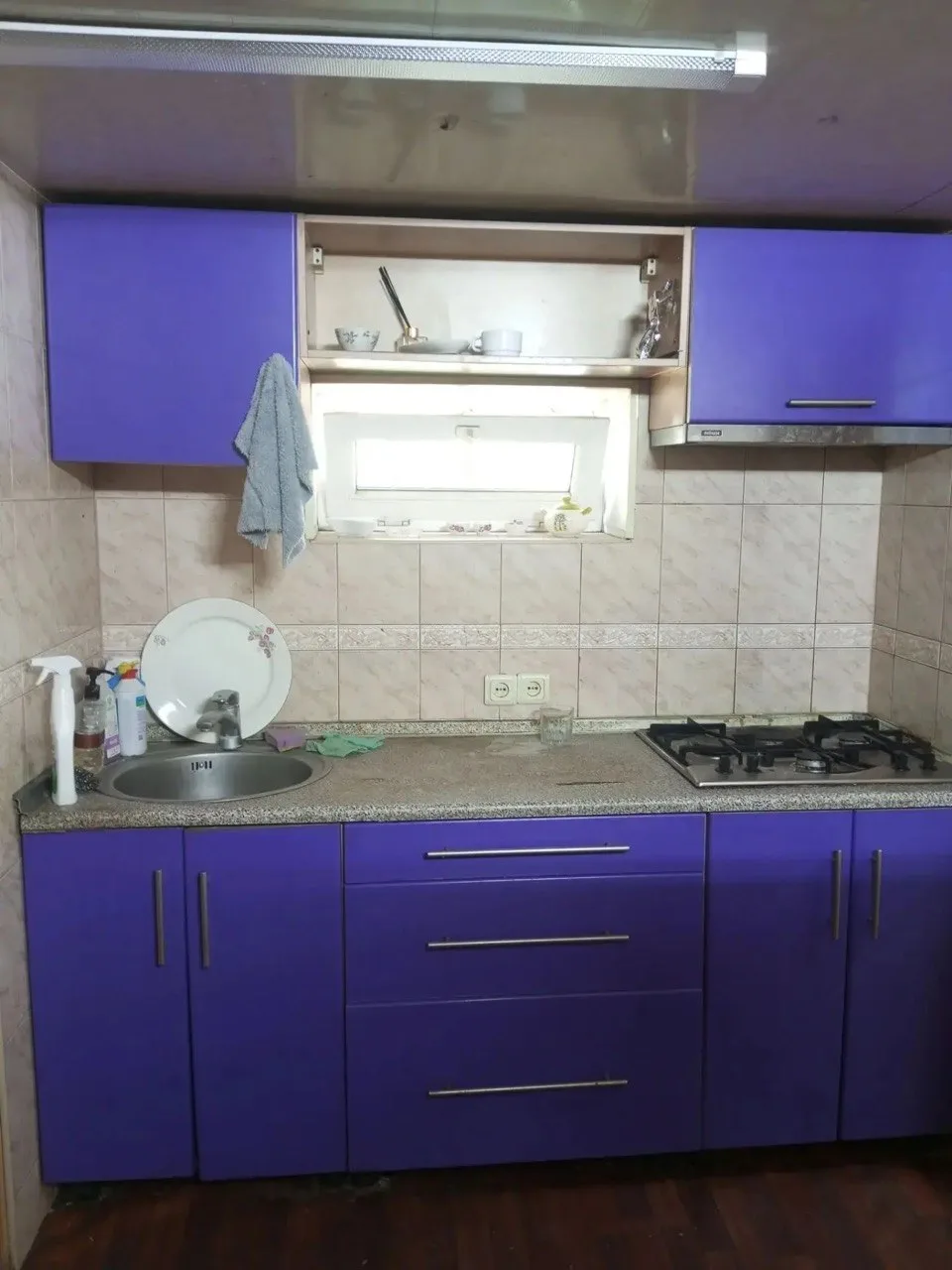 Сдам дом на Куприна ( Питьевые ставки). Большой шкаф-купе, свой двор стоянка для авто ,...