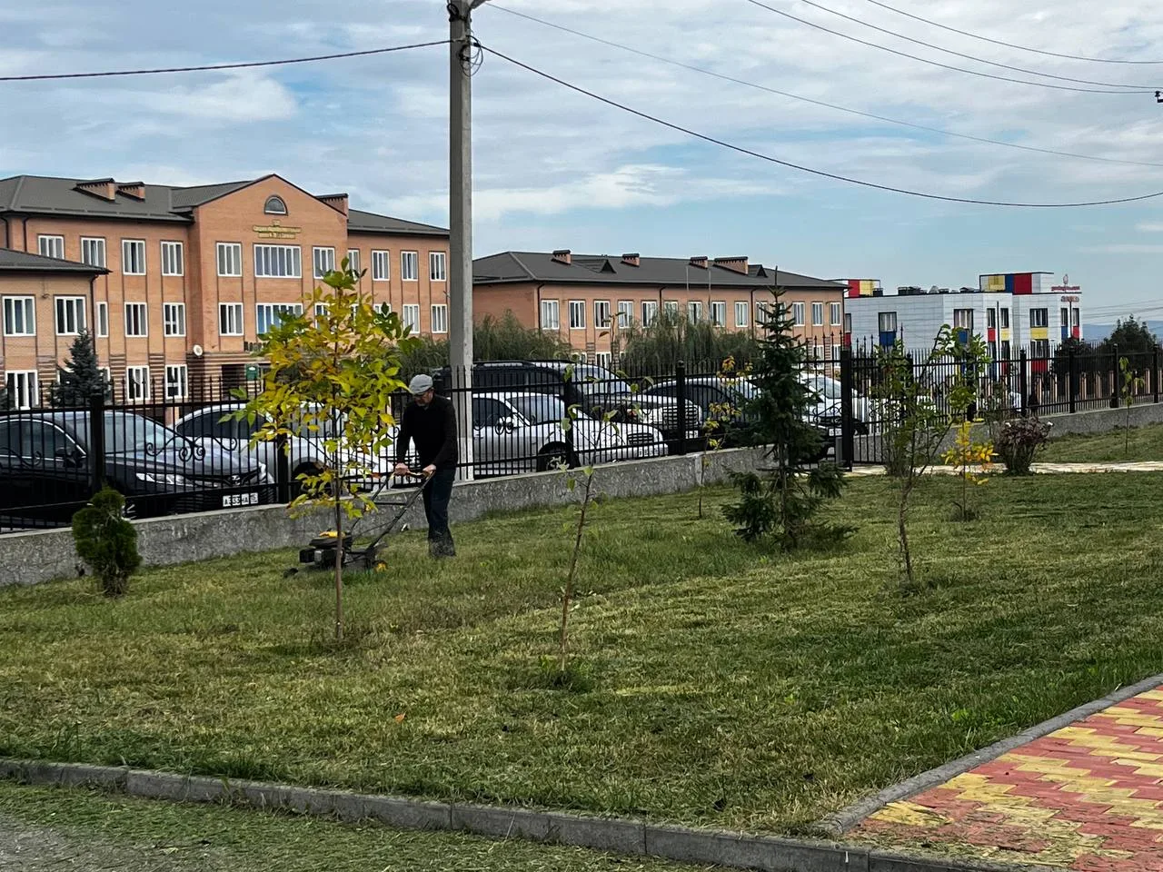🏛 Подготовка к открытию памятника курсантам Орджоникидзевского училища им. С. М. Киров...