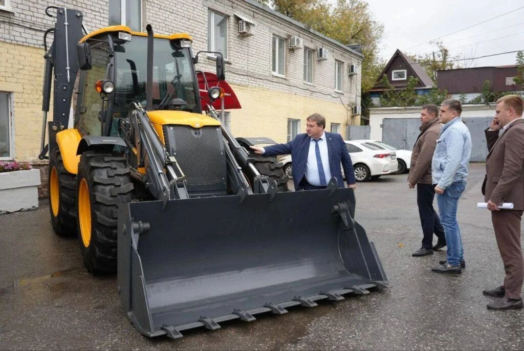 «Дорремстрой» в Ульяновске получил два новых экскаватора-погрузчика