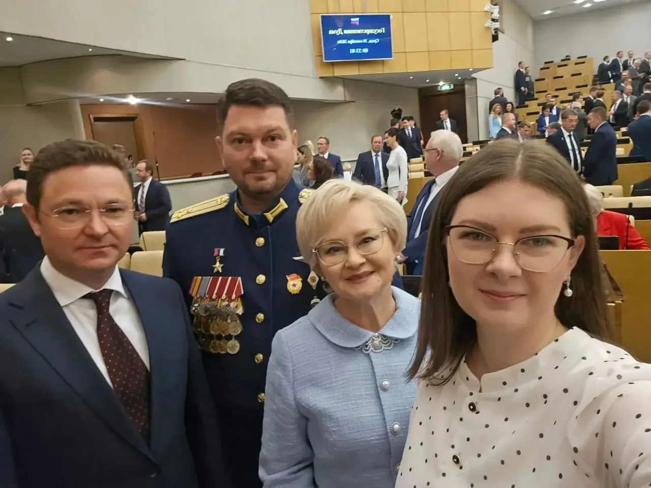 🏢Первое заседание и снова на первой «парте» вместе с моей коллегой-депутатом Эльвирой ...