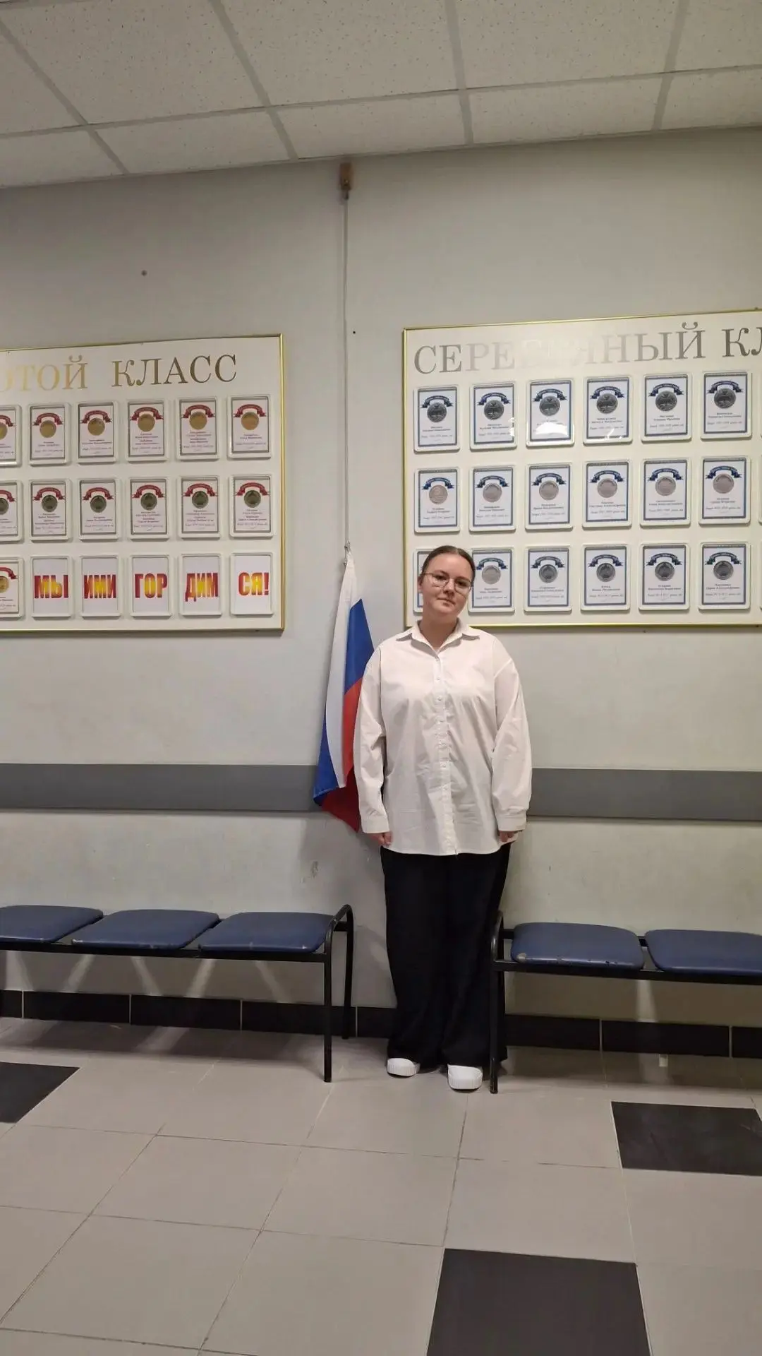Учебная неделя в школе началась с церемонии поднятия флага. В торжественной линейке при...