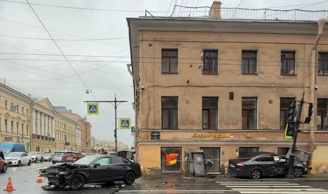 🚗 На Садовой улице после столкновения двух автомобилей пострадала пешеход