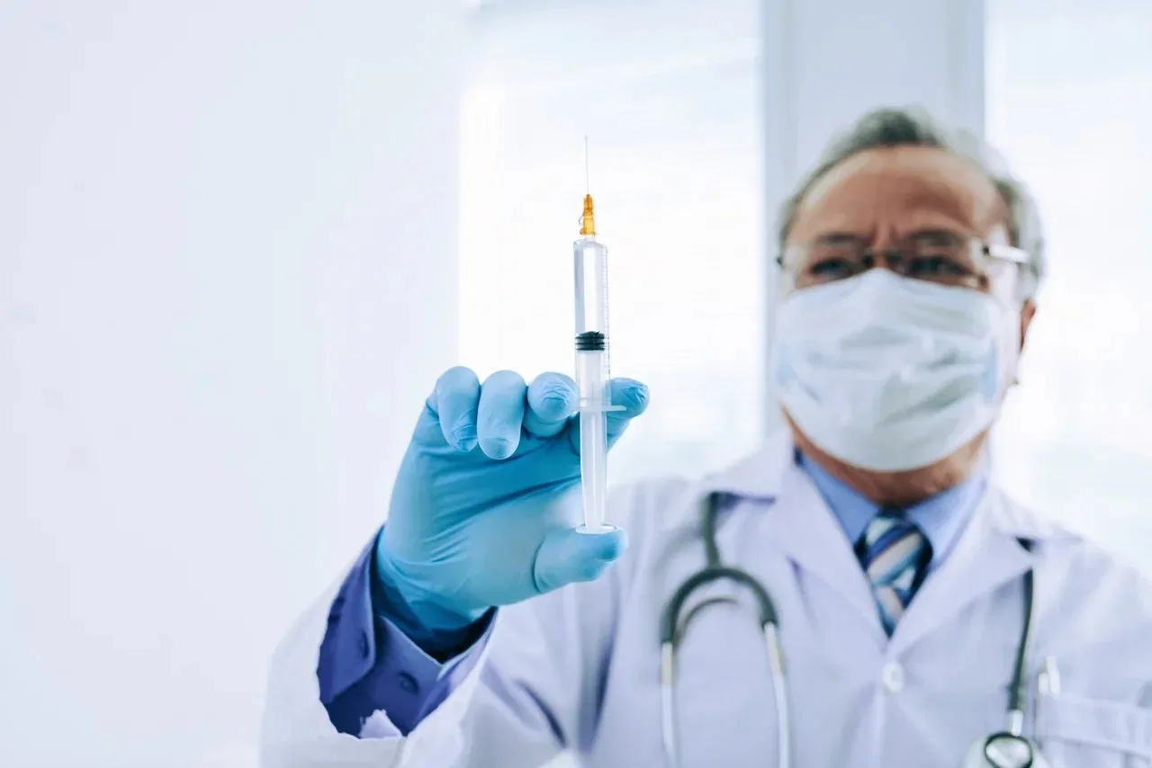 💉 В Северодвинске продолжается вакцинация от гриппа. Сделать прививку можно в поликлин...