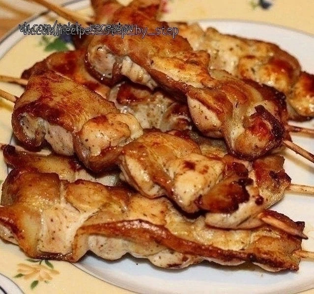 Куриные шашлычки в беĸоне.