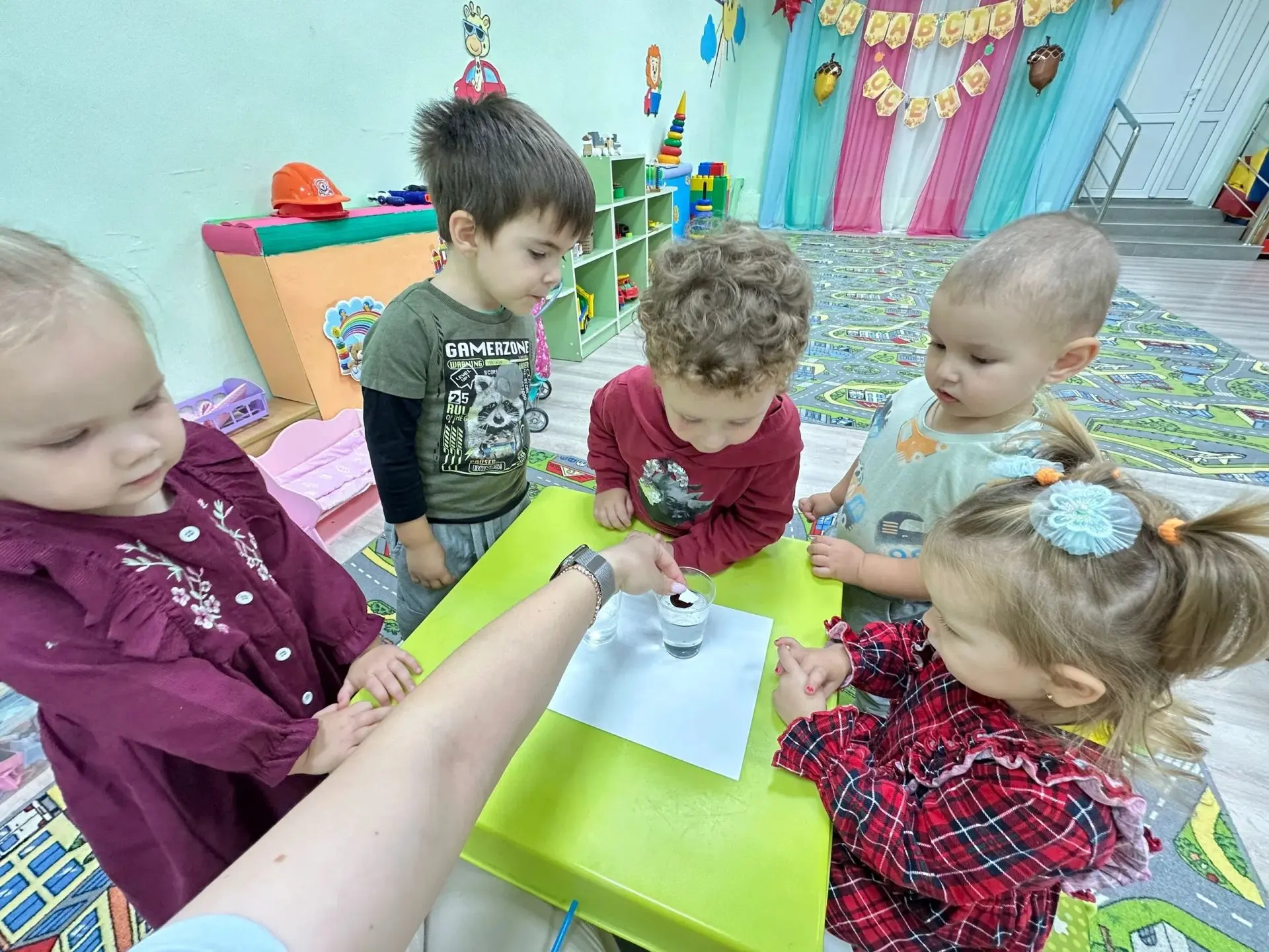 🧪👩‍🔬🧑‍🔬Маленькие исследователи: экспериментируем в ДОУ! 🧪Сегодня в нашем детском ...