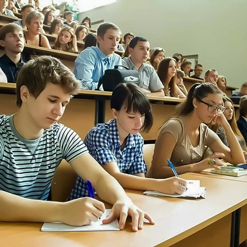 Абитуриентов в России хотят обязать вносить оплату за первый семестр до начала учёбы