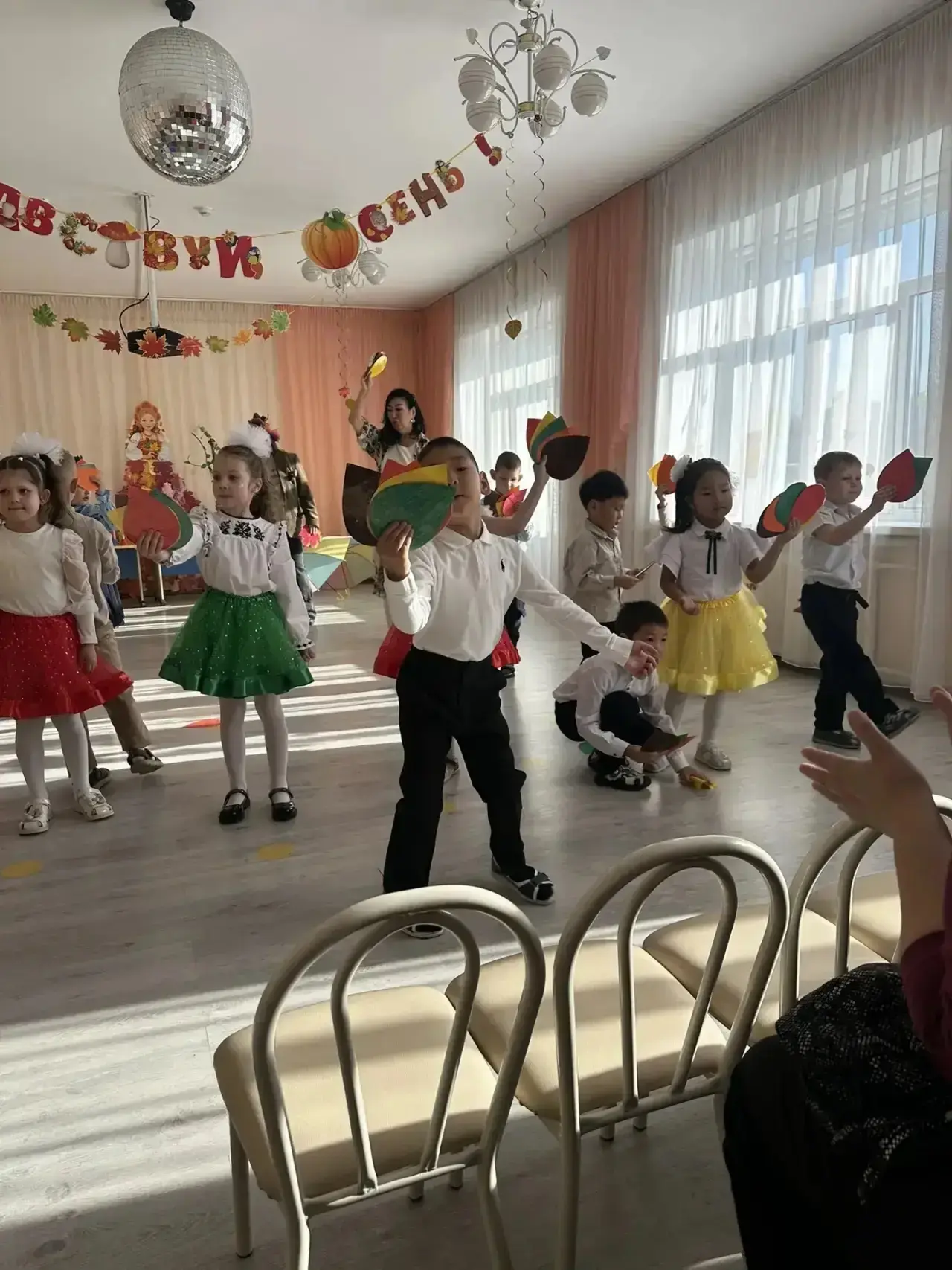 13 октября в группе «Светлячки»прошел осенний праздник.
