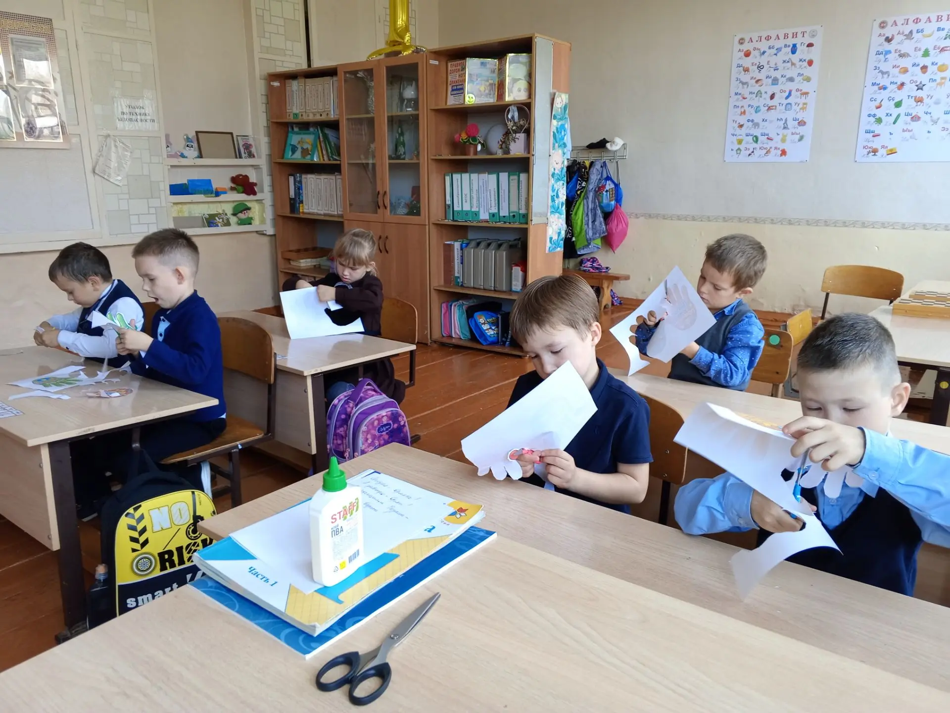 Коллективная работа  «Наши папы — супер!»