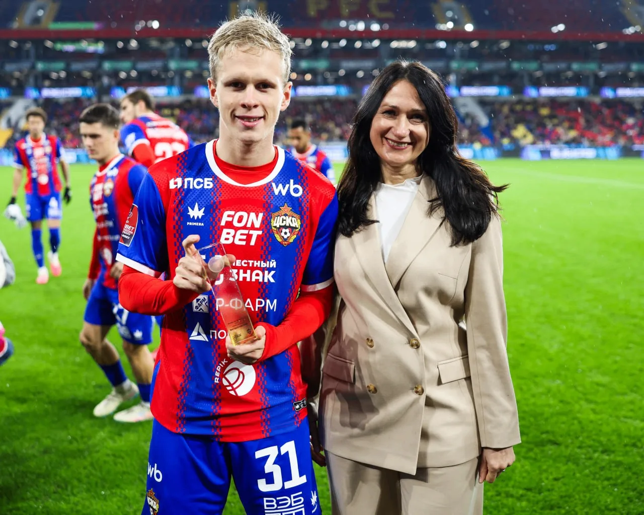 ⚽️🏆 Приз за характер: «Честный знак» отметил полузащитника ЦСКА Матвея Кисляка