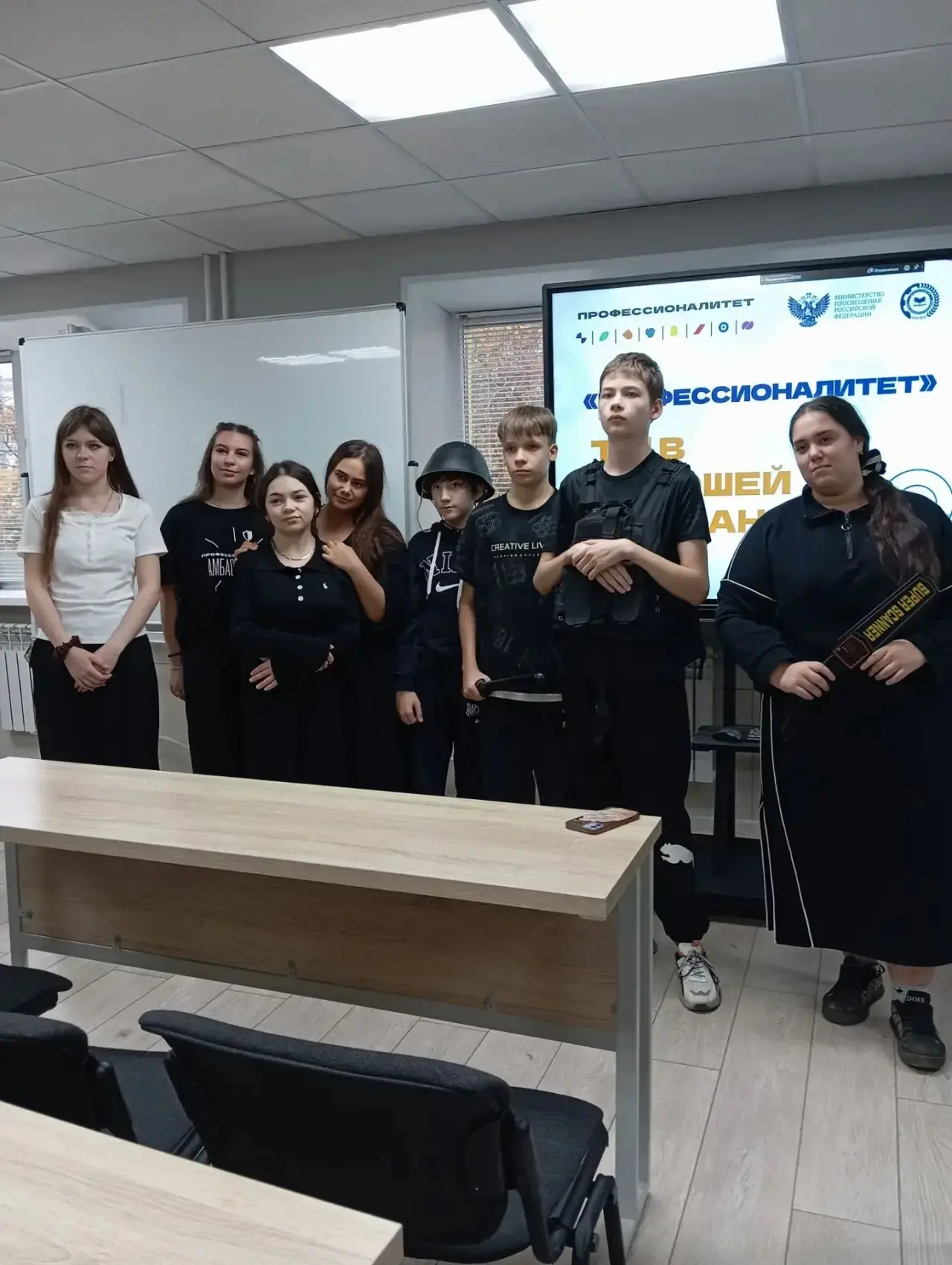 14 октября ученики 8В и 9Б классов посетили экономико-технологический колледж. Ребятам ...