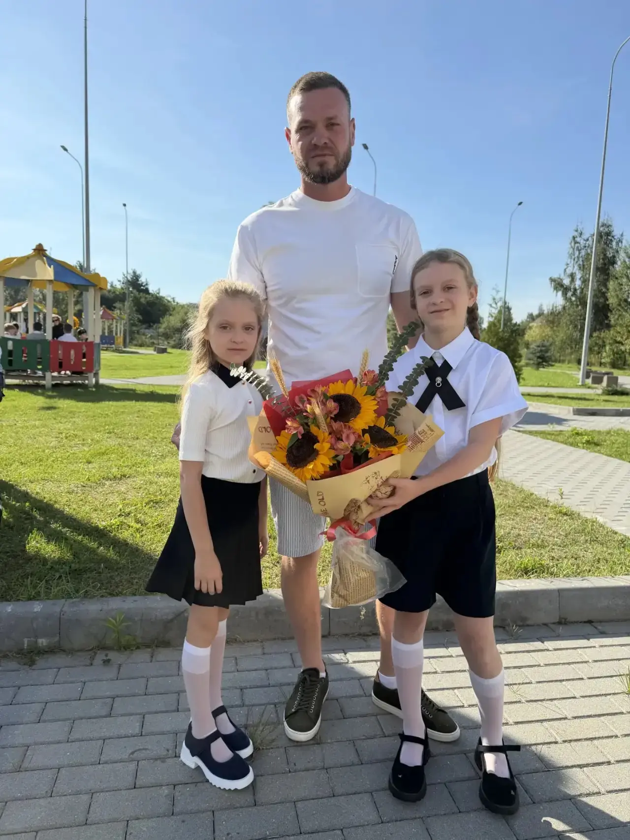 Мой папа - супергерой, потому что он самый добрый и всегда готов меня развеселить!