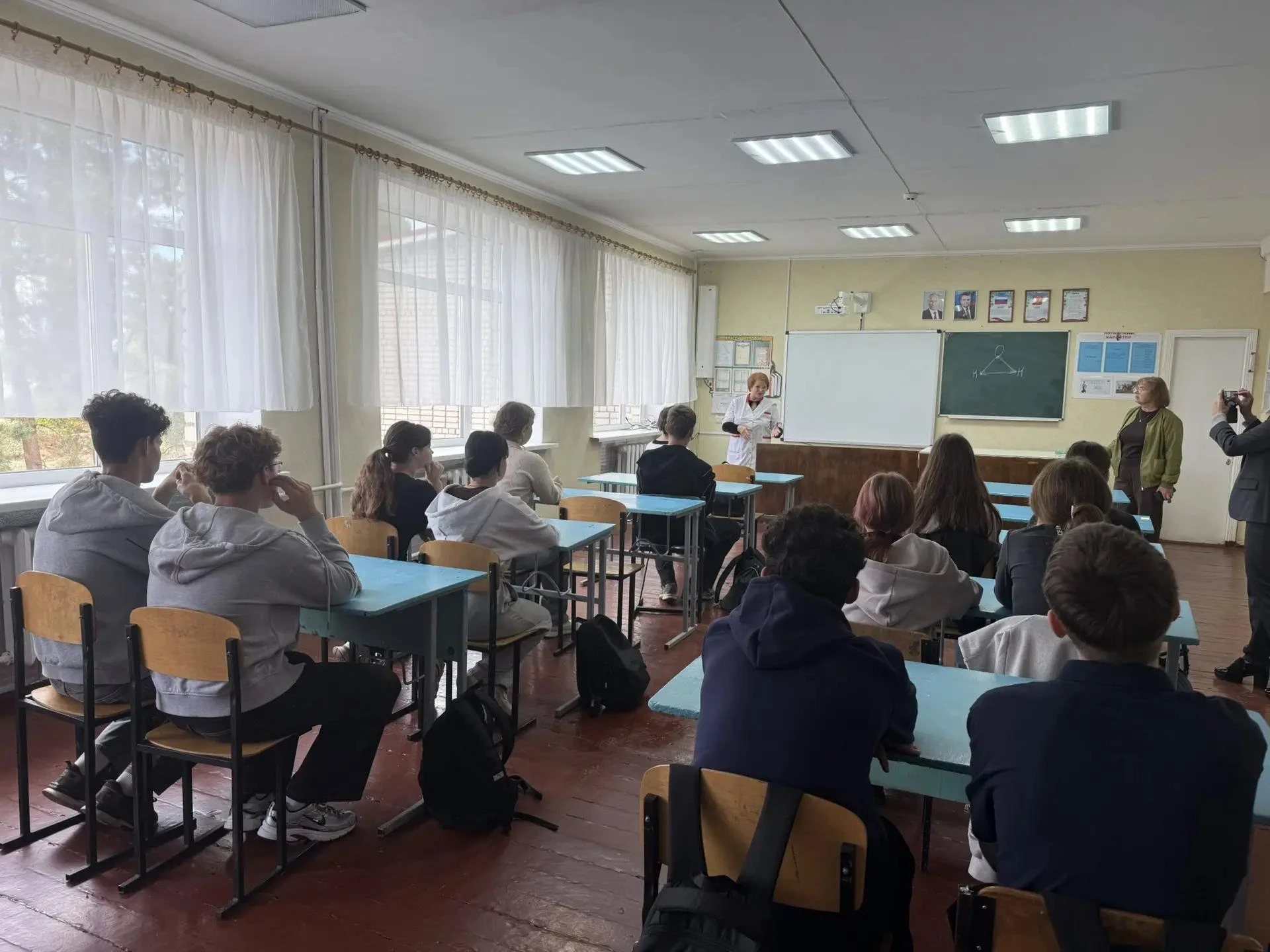 Профориентация в ГБОУ ЛНР «Песковской СШ»: медицина начинается с интереса
