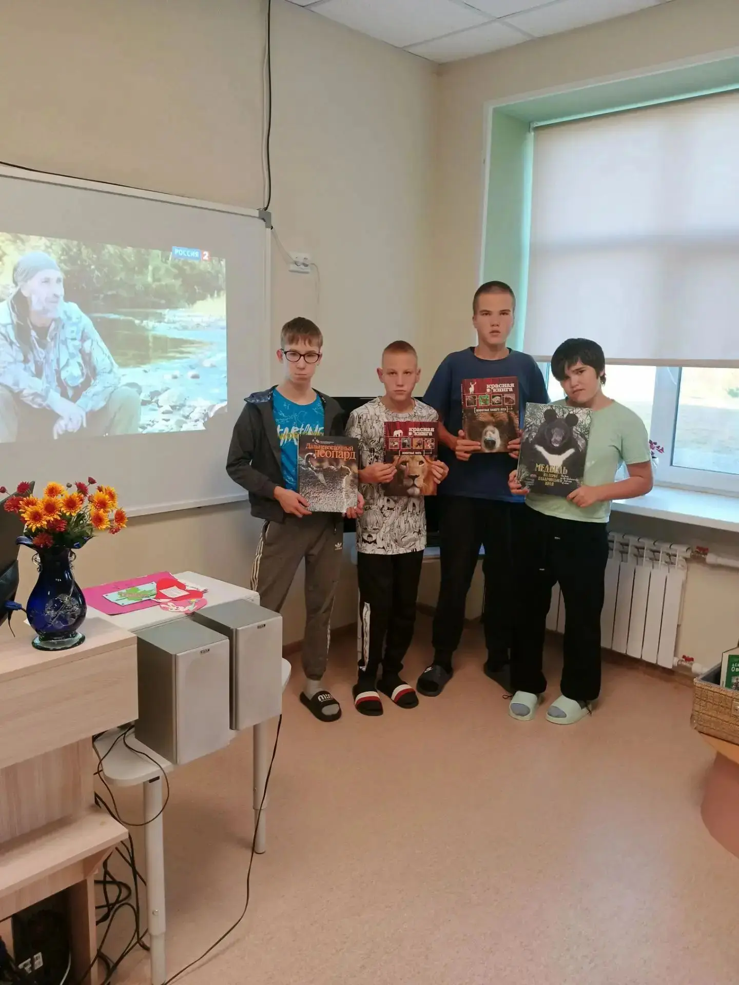 Всемирному Дню защиты животных были посвящены экологические часы, прошедшие в школьной ...