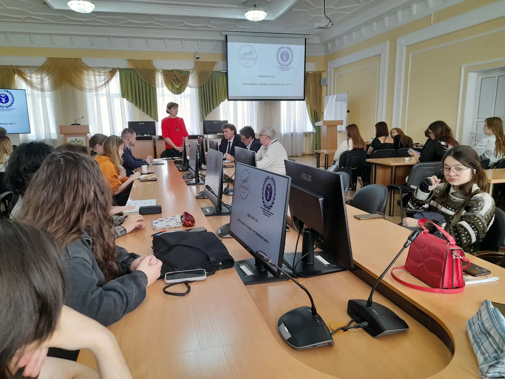 ❗Сегодня в Алтайском государственном институте культуры состоялся круглый стол «Молодеж...