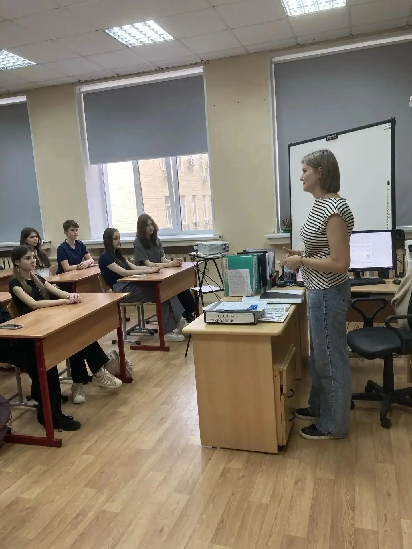 🎓 9 «Б» класс на Дне открытых дверей в Колледже малого бизнеса № 4