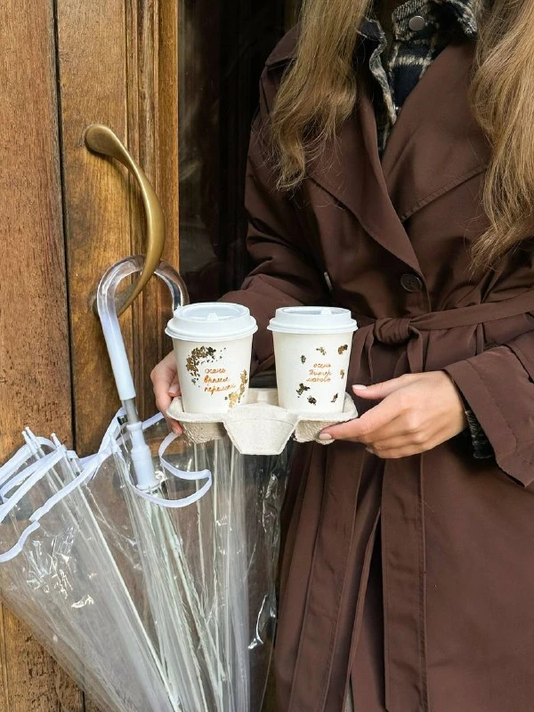 🍂 В кофейне Addict на Петроградке появились осенние стаканчики ручной работы — теперь ...