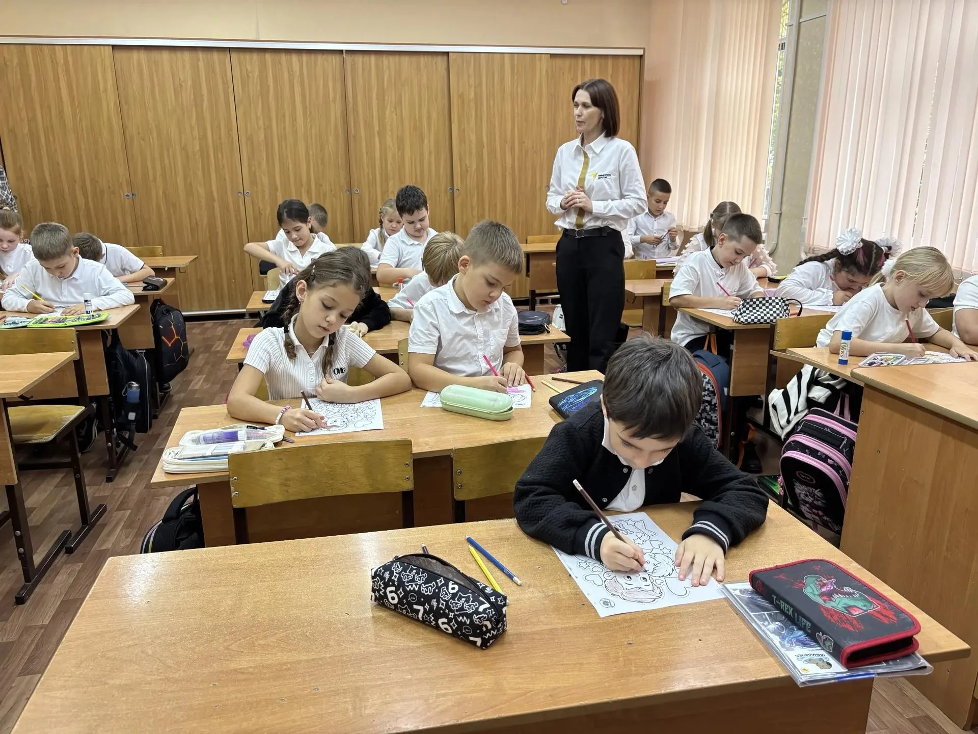 «Вот портфель💼,