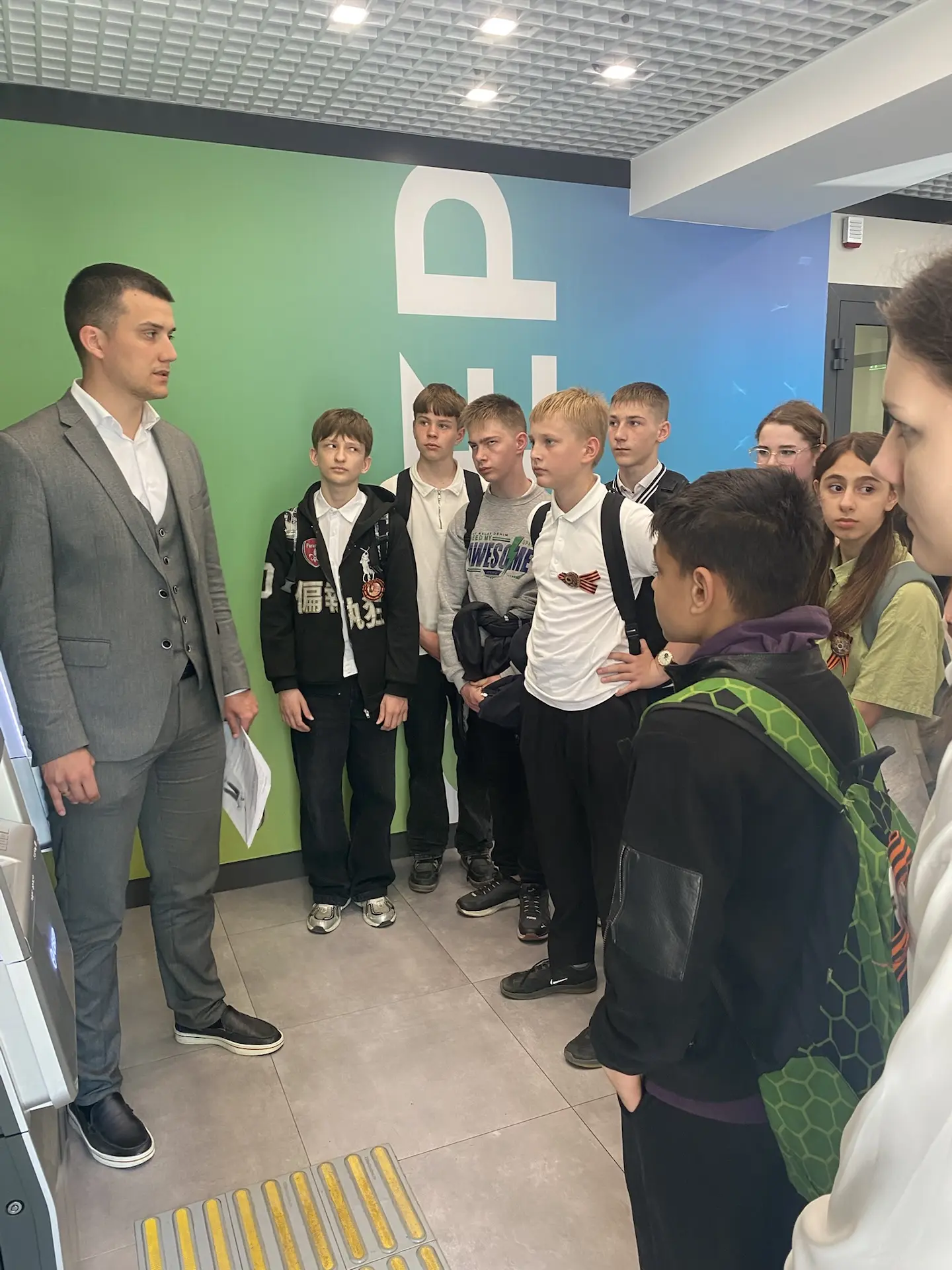 💡 Как защитить себя от мошенников: урок финансовой грамотности для семиклассников