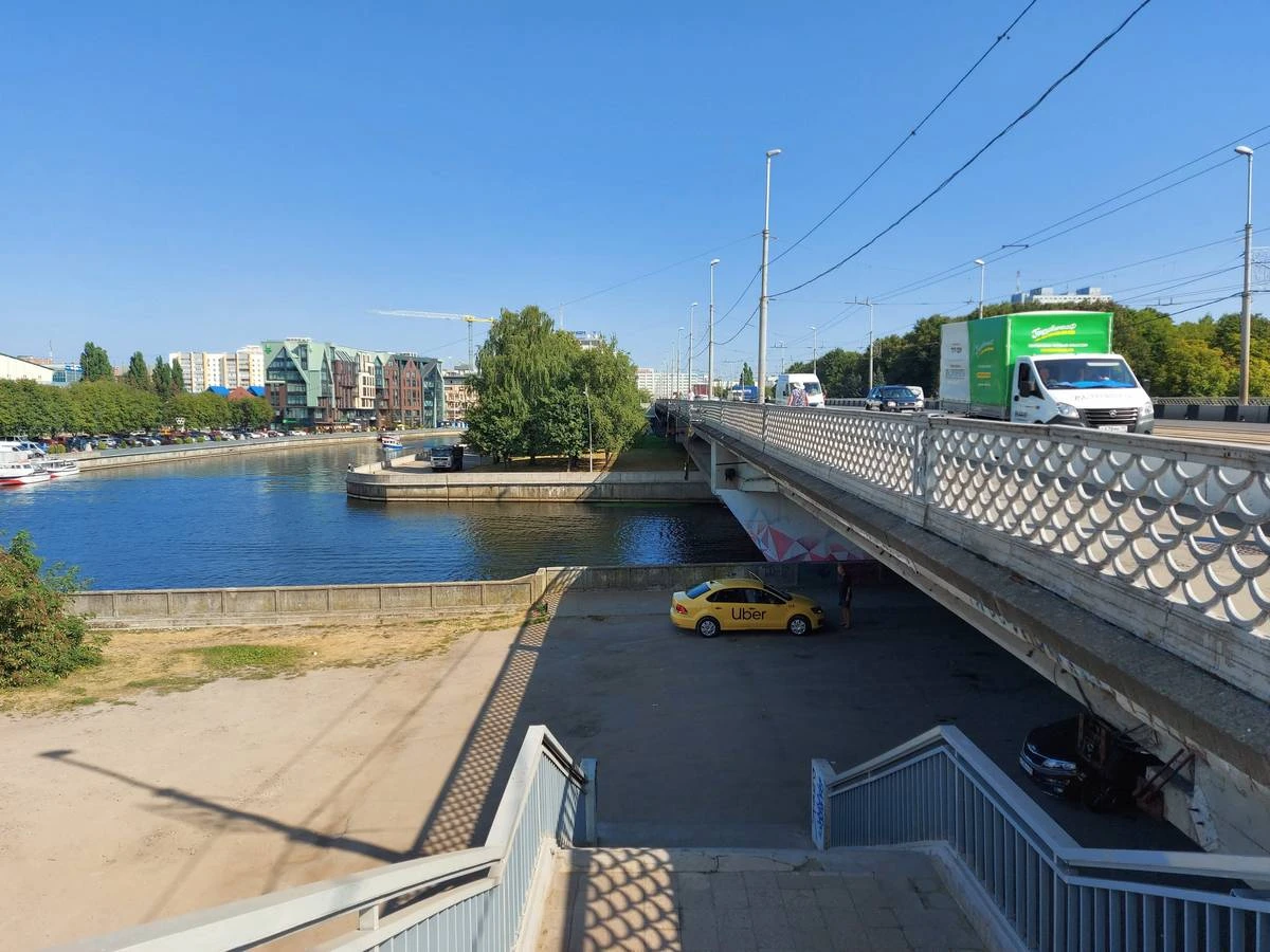 Тонувший под мостом в Калининграде продержался в холодной воде 18 минут