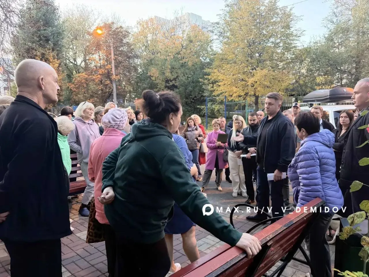 Вчера вечером встретился с жителями одного из домов на Октябрьской, который пострадал п...