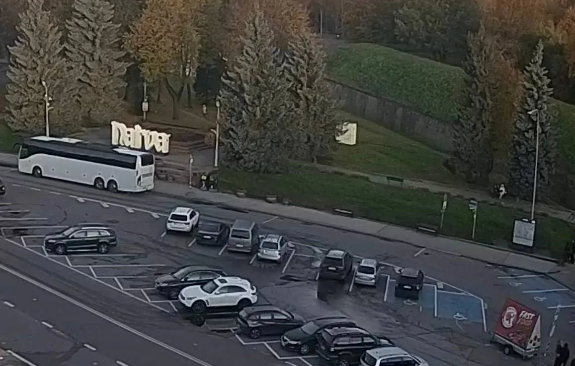 Камера - очередь из Нарвы (Эстония) в Россию https://balticlivecam.com/ru/cameras/eston...