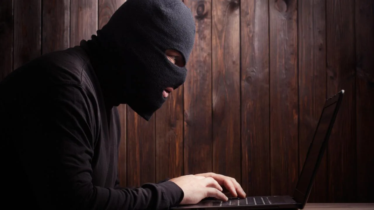 Юрист призывает не удалять переписки и записи разговоров с мошенниками