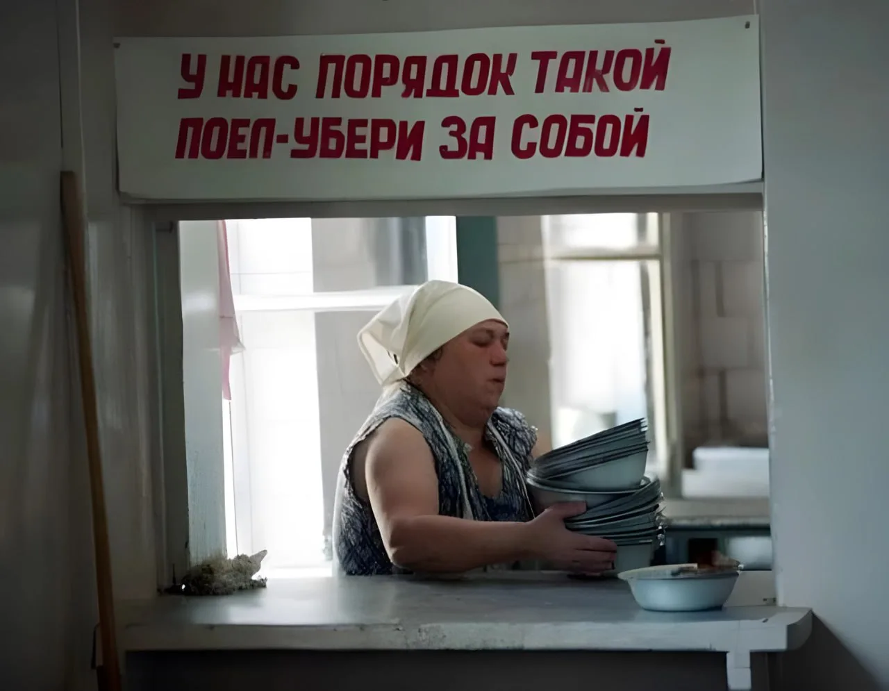 "Хлеба - к обеду в меру бери, хлеб - драгоценность, его береги!"… "У нас порядок такой ...