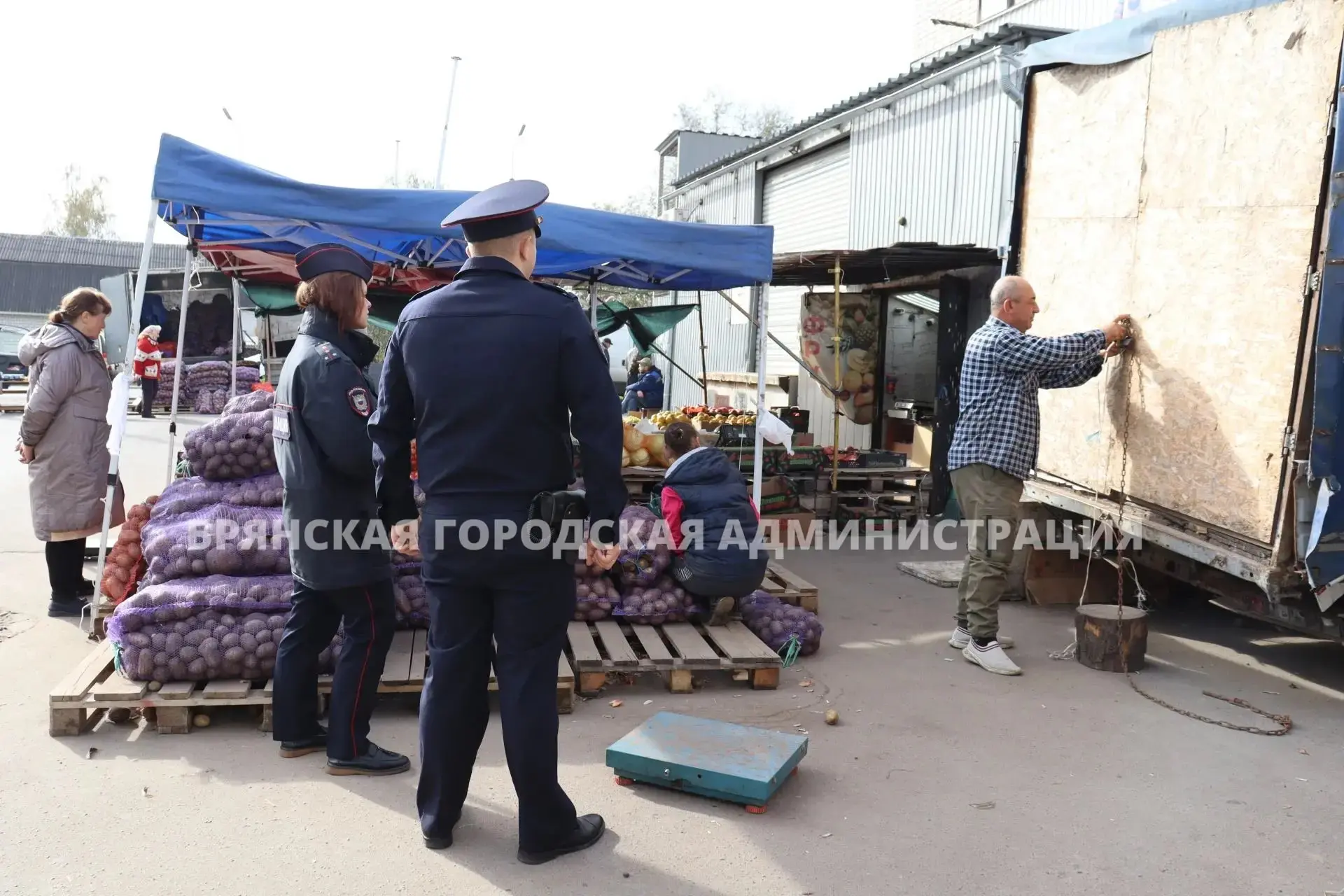 Незаконную торговлю выгоняют с улиц