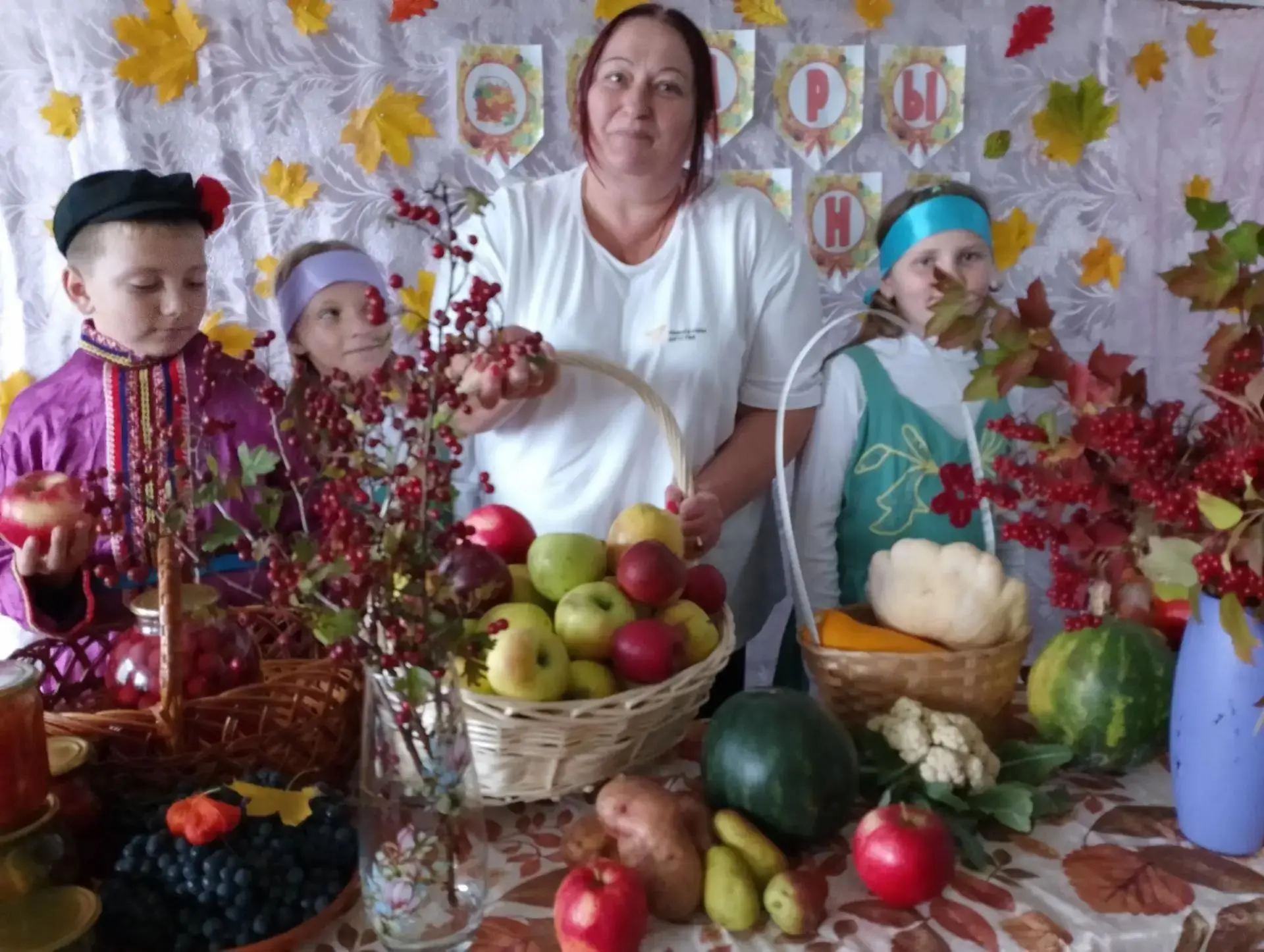Покров – один из самых почитаемых в народе осенних церковных праздников. Его приход свя...