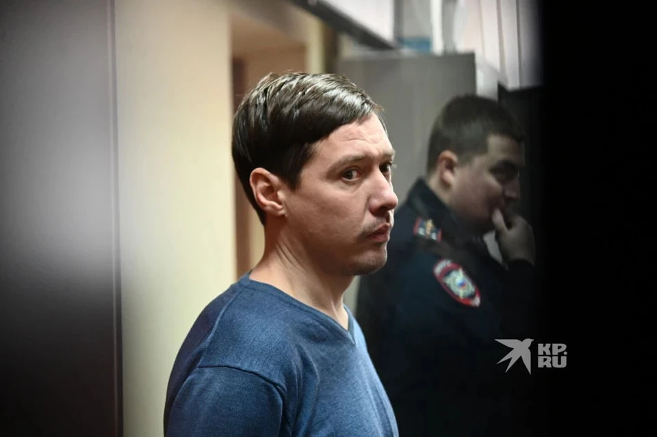 «Как можно оставить царапины кулаком?»