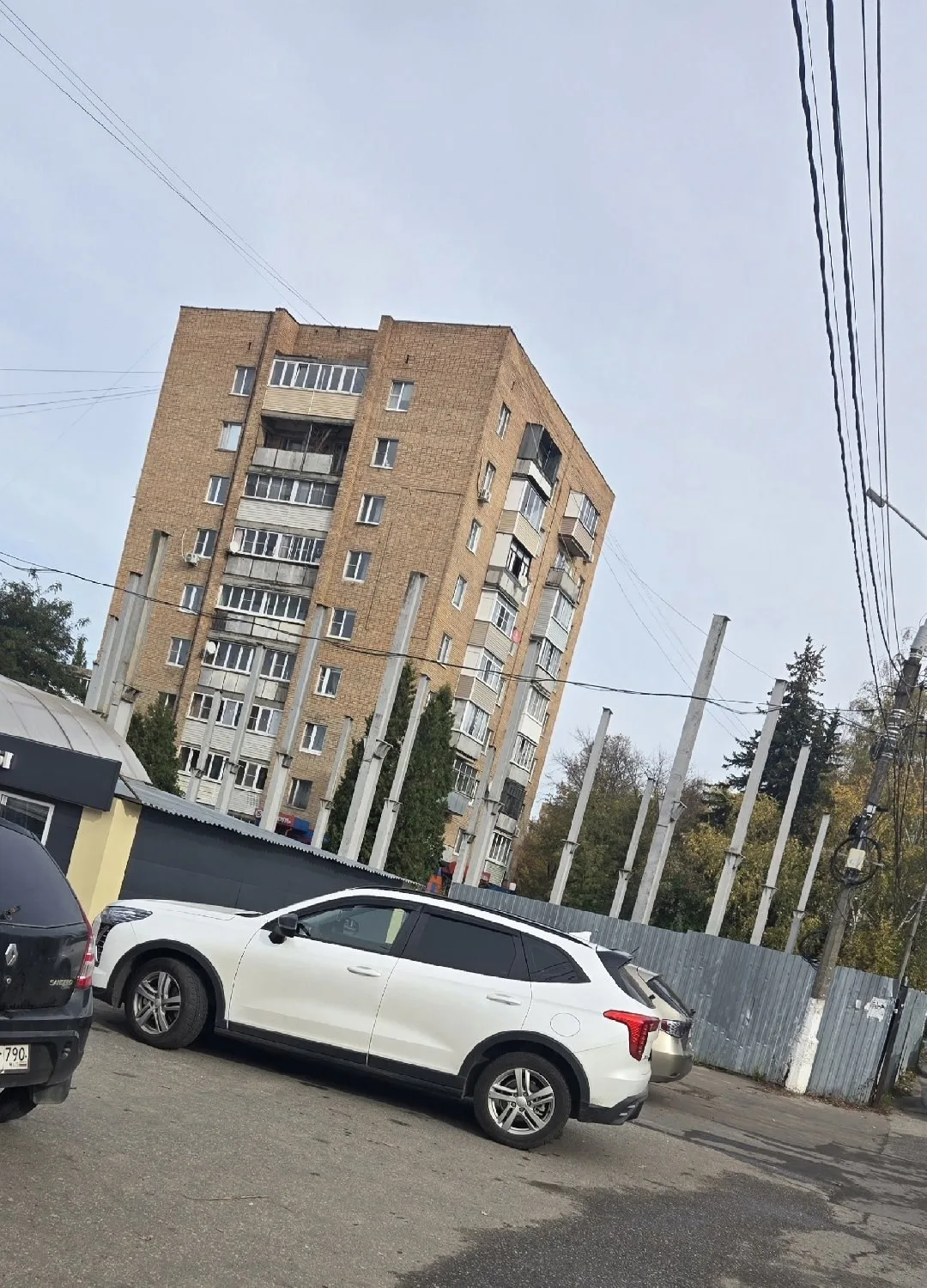 Что крутится у вас в голове? Почему вдруг исчезают все палатки и магазины в Кашире-3? П...