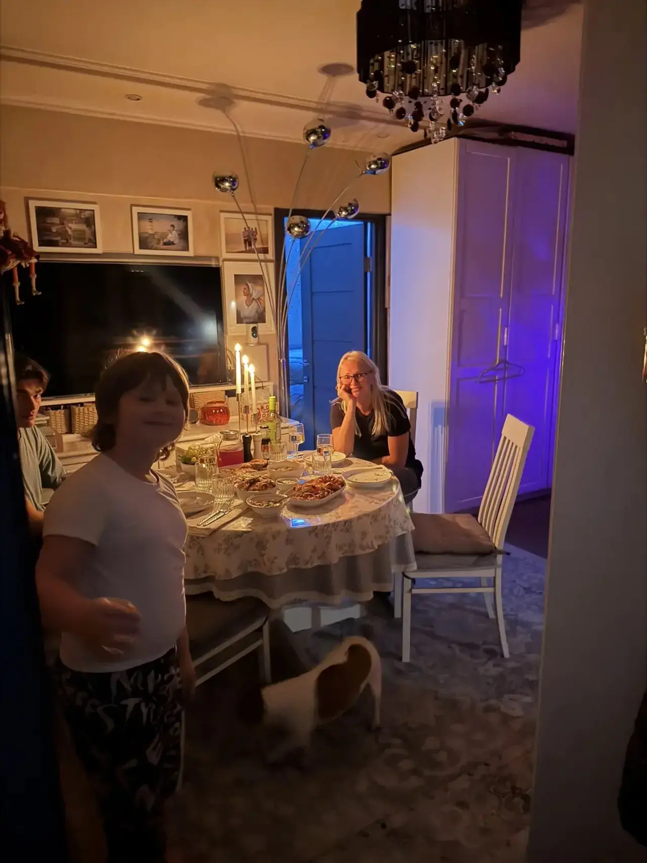 Наш Папа к нам приехал, встретили романтично и вкусно. Моя соседка Даша сказала, зачем ...