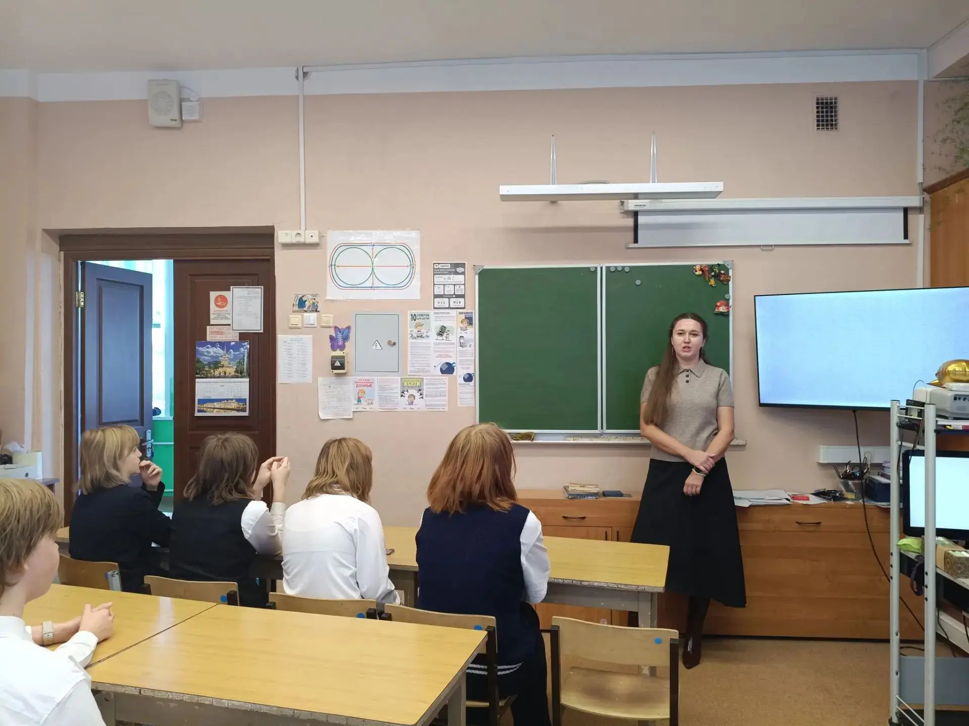 7б посетила выпускница лицея Кукушкина Оксана Александровна. Рассказала много интересно...