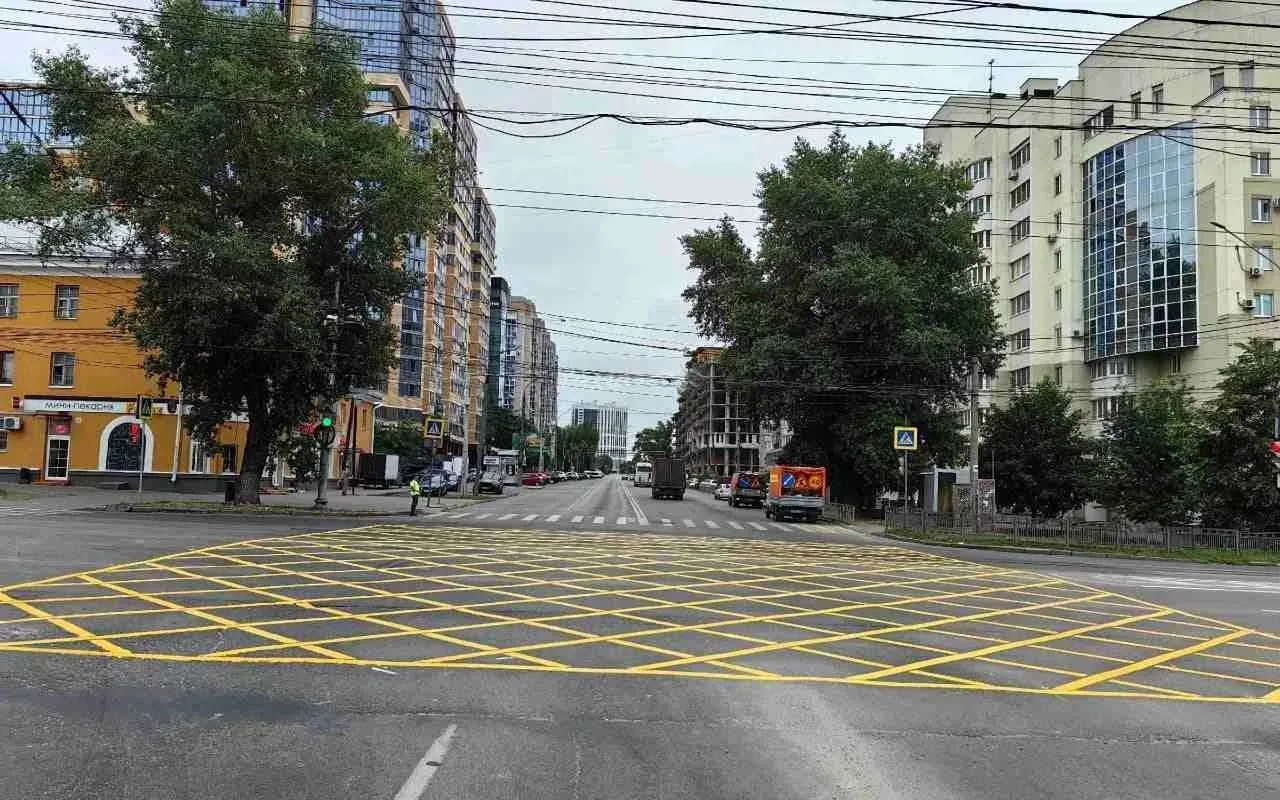 В Воронеже готовятся запустить фиксацию нарушений на «вафельной» разметке на перекрёстк...
