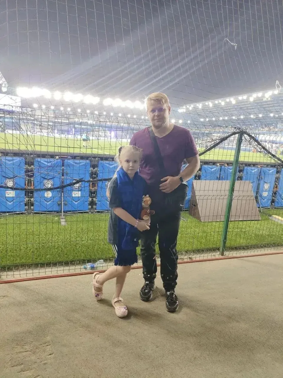 Ученица 2 «Б» класса. Гриднева Алиса . Любит с папой ходить на футбол ⚽