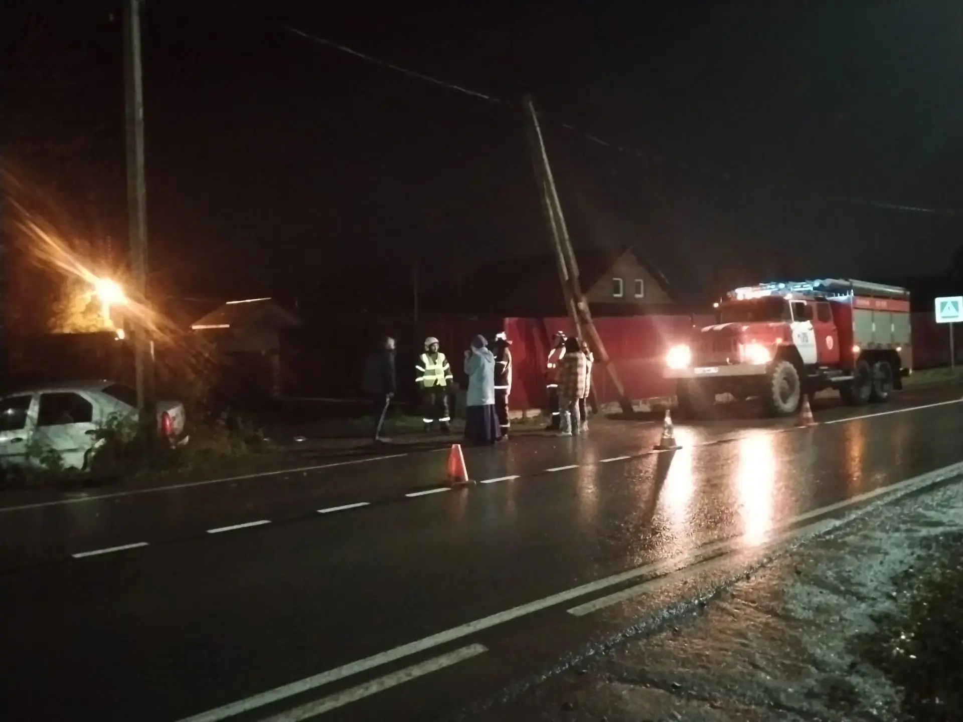 ⚡️ Прионежские пожарные оказали помощь при ликвидации последствий ДТП