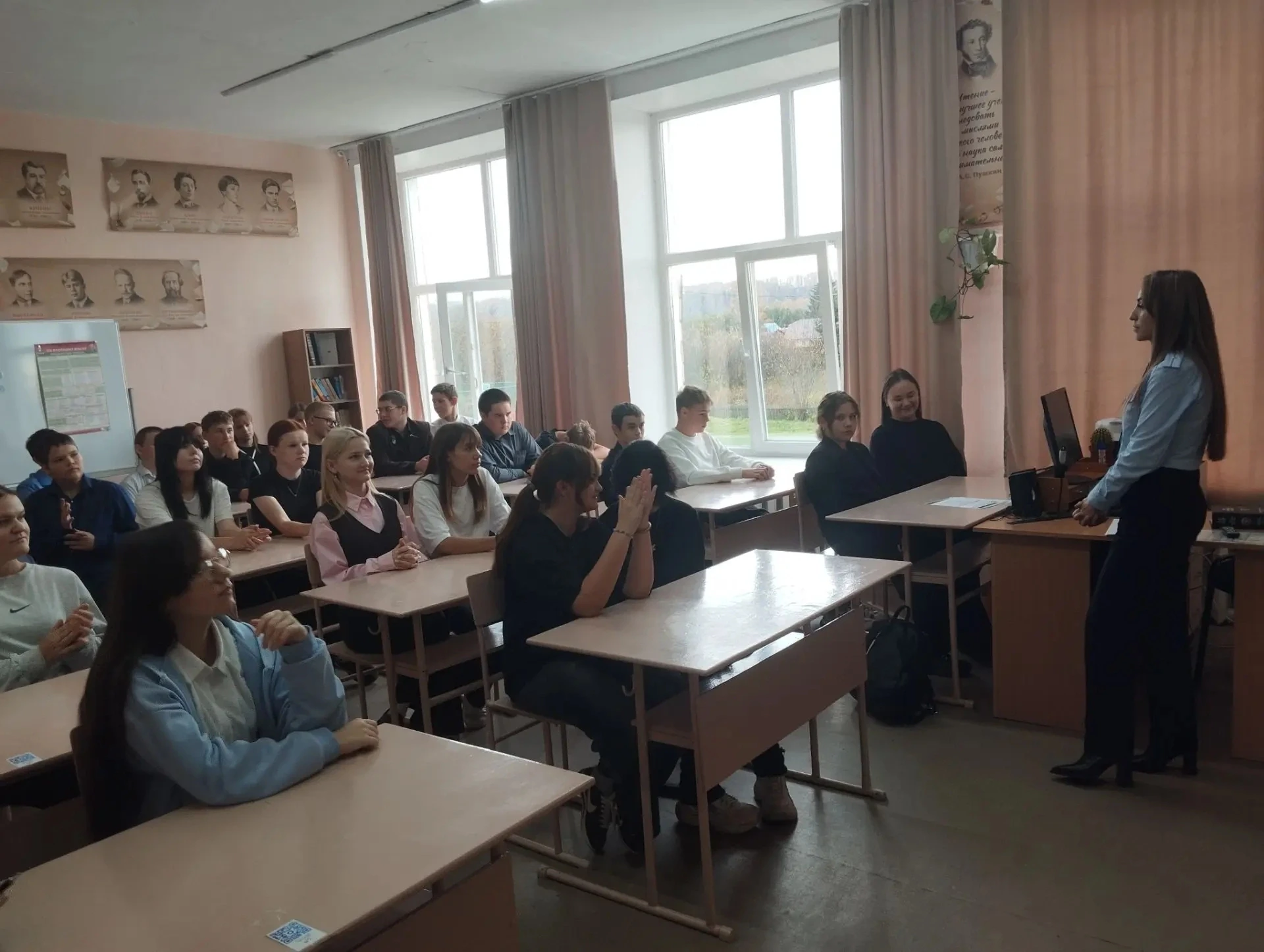Сегодня, 7 октября, с ребятами 6-11 классов состоялась беседа инспектора по делам несов...
