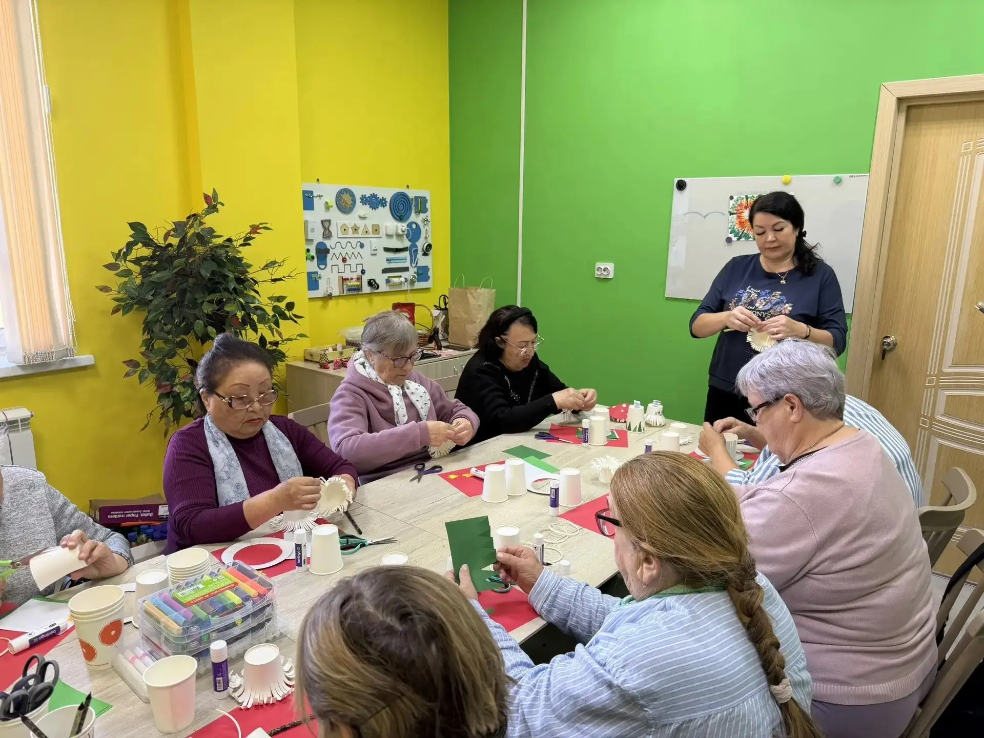 🍄 Волшебство своими руками в нашем сообществе «Мы Вместе»! 🍄Сегодня в ГБУ «Долголетие...