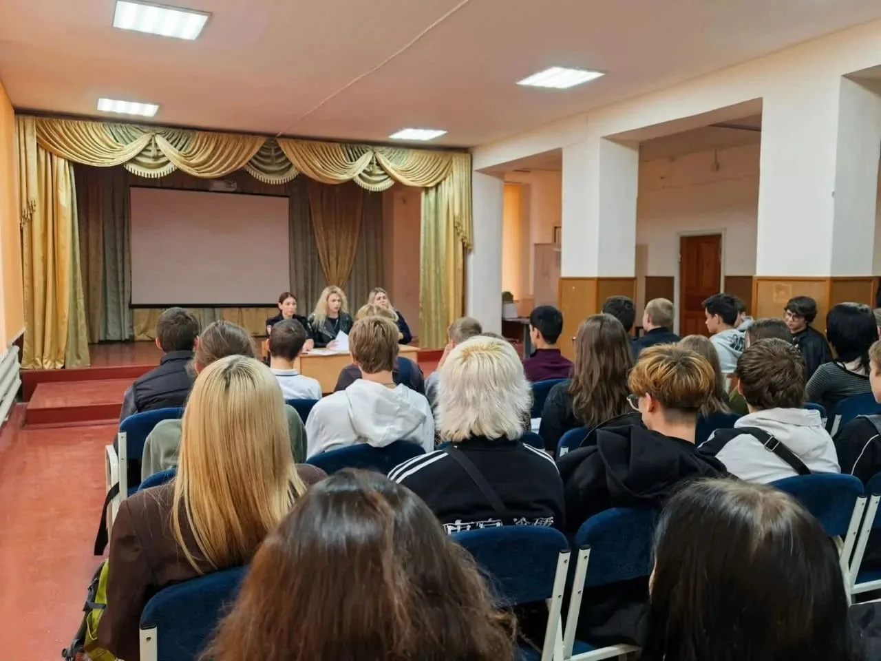 «Сообщи, где торгуют смертью»: полицейские УКОН донского Главка МВД продолжают профилак...