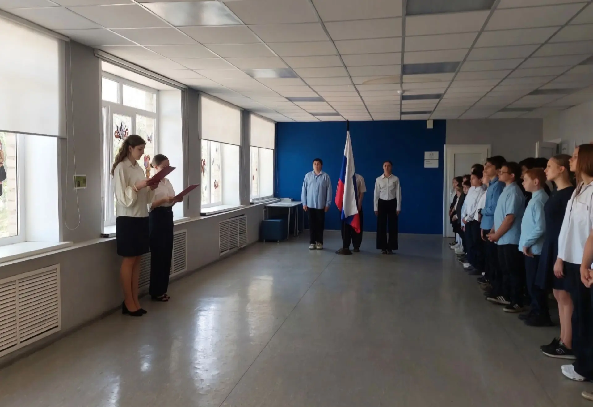 Утро 12 октября в школе началось с торжественной линейки