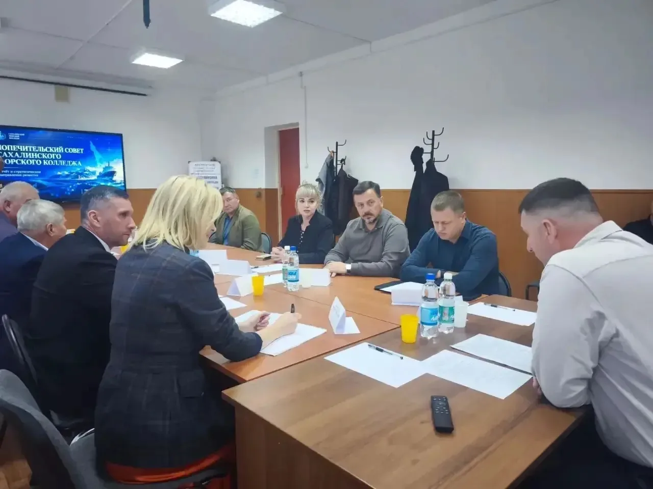 Вместе с министром рыболовства Иваном Радченко приняла участие в заседании попечительск...