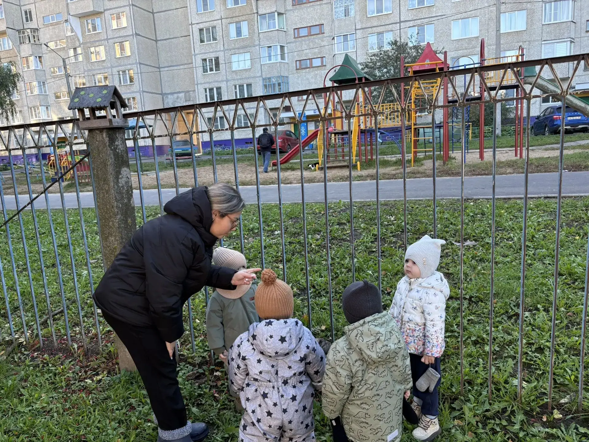 Прогулки в детском саду всегда приносят огромную радость детям. Но иногда прогулка омра...