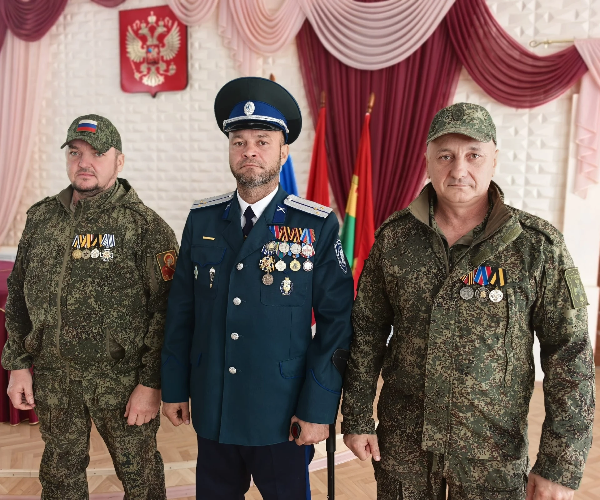 Живут в нашем городе три товарища - Владимир Иванов, Александр Есаулов и Дмитрий Филипп...