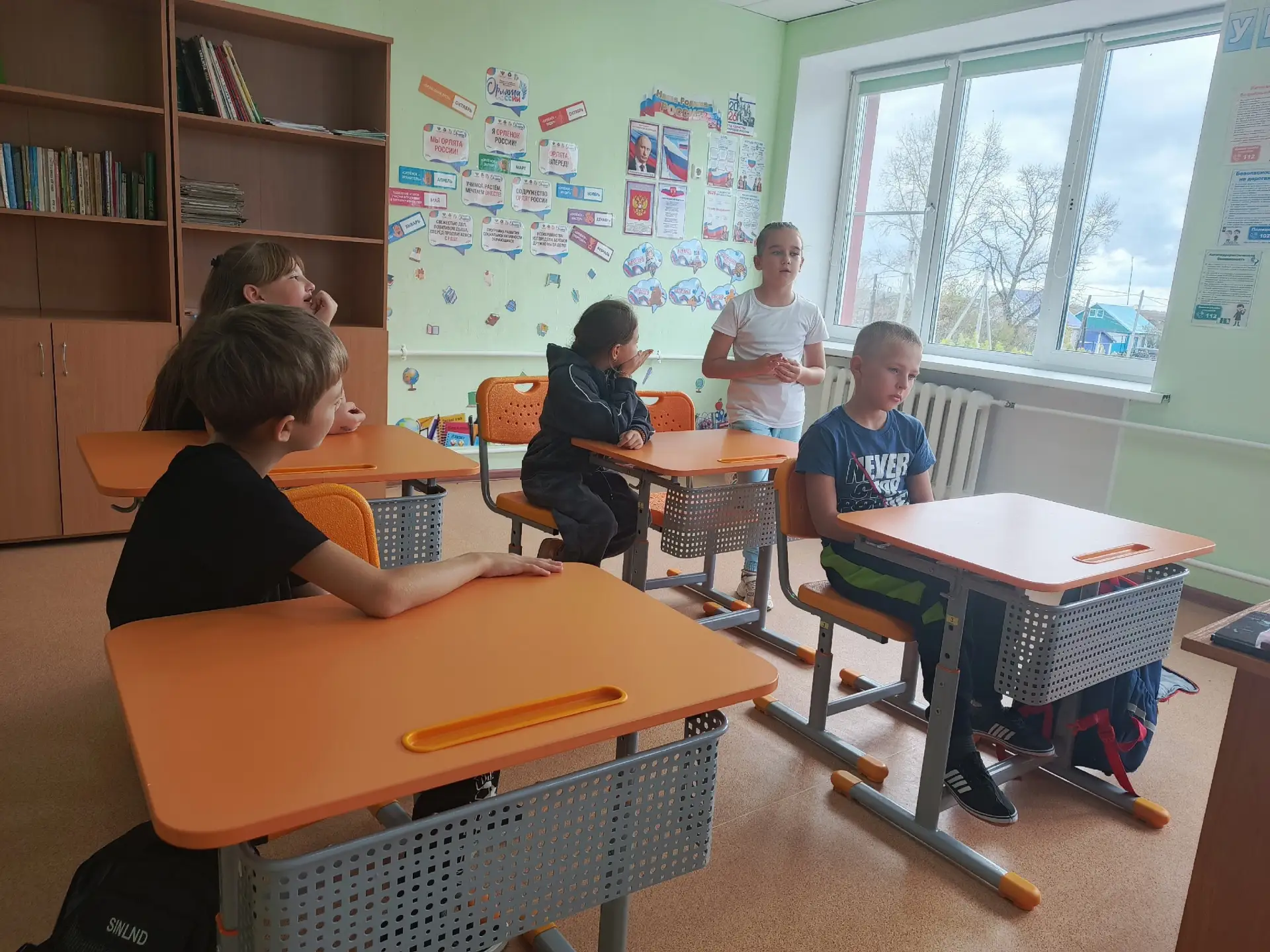 Сегодня в нашей 9 октября ученики 4 и 3 класса, познакомились со своим классным вожатым...