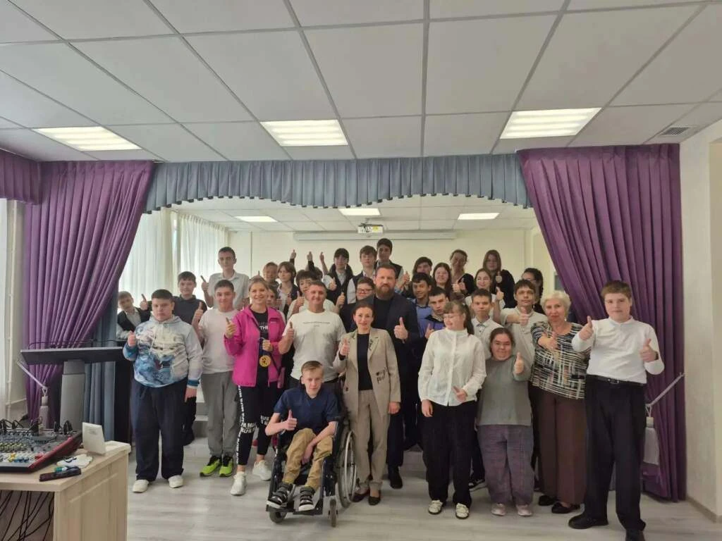 Паралимпийский чемпион вдохновил учеников волгодонской школы «Восхождение»
